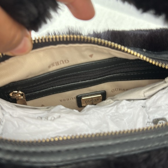 New Guess Black Shoulder Bag with Chain Strap - Picture 8 of 8